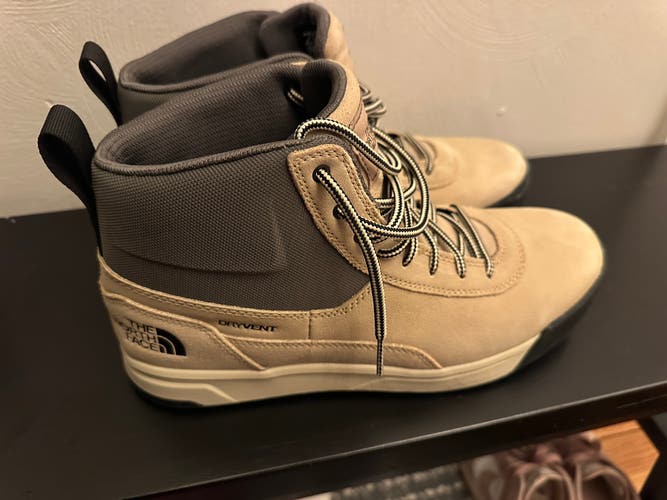 North Face Boots Waterproof Men's Size 10 like new, worn once then outgrew