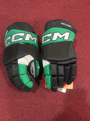 CCM Tacks XF Pro Gloves 15" Pro Stock (New) Item#ND15XF