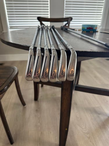 Men's 2019 TaylorMade M5 Right Handed Iron Set Stiff Flex 6 Pieces Steel Shaft (Used)