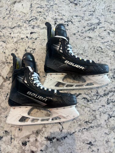 Pro Stock Bauer Hyperlite 2 Game Used Skates - Size 6.5 Fit 2