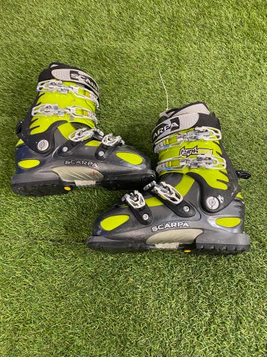 Mondo 25 & 25.5 Scarpa Typhoon Ski Boots | 298mm (Used)