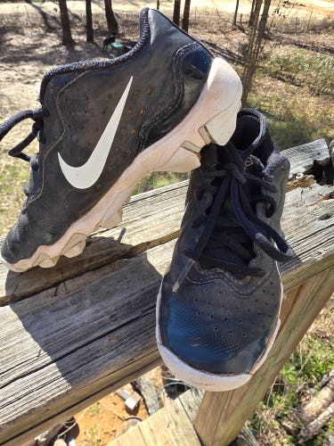 Black Kid's 12K (Little Kids) Youth Nike Low Top Molded Cleats (Used)