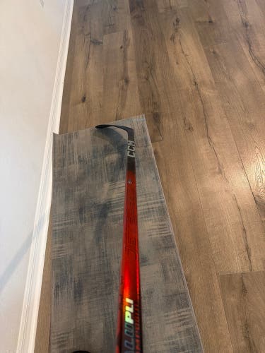 Senior CCM JetSpeed FT8 Pro Right Handed Hockey Stick P28 70 Flex (New)