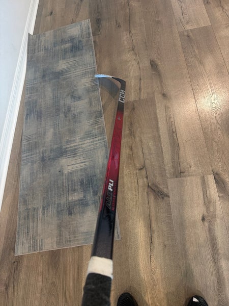 Senior CCM JetSpeed FT8 Pro Right Handed Hockey Stick P28 70 Flex (Used 1 time at practice)