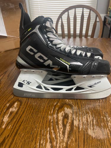 CCM Tacks XF 90 Hockey Skates Regular Width 11 (Used)
