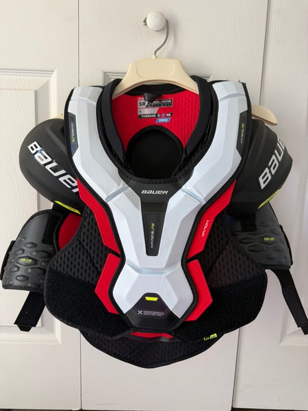 Medium Senior Bauer Vapor Hyperlite Shoulder Pads (New)