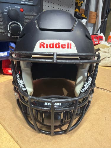 USED RIDDELL FLEX ADULT HELMET - MEDIUM - FLAT BLACK