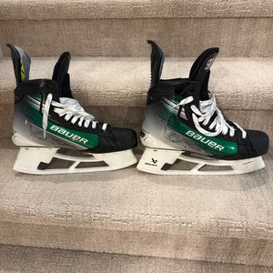 2023 Bauer Vapor Hyperlite 2 Hockey Skates Regular Width Pro Stock 11.5 (Used)
