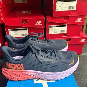 Women's Size 9.5 Hoka Arahi 7 Shoes