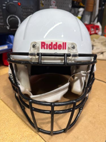 USED RIDDELL SPEED ADULT HELMET - MEDIUM - METALLIC WHITE