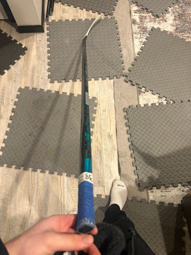 Senior CCM Vizion Left Hand Hockey Stick P29 75 Flex (New)