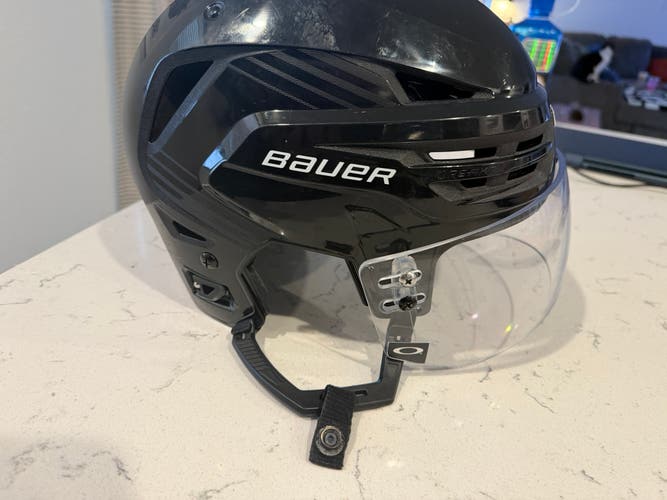 Large Bauer Re-Akt 95 Helmet (Used)