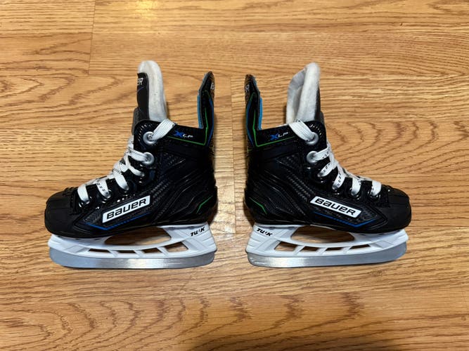 Bauer XLP Hockey Skates Regular Width 6 (New)