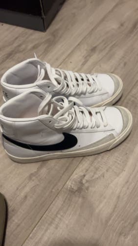White Unisex Size M 8.0 (W 9.0) Adult Nike Blazer Shoes (Used)
