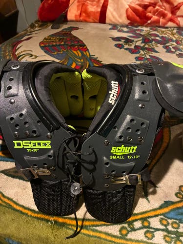 Used Schutt DSFLEX Football Shoulder Pads