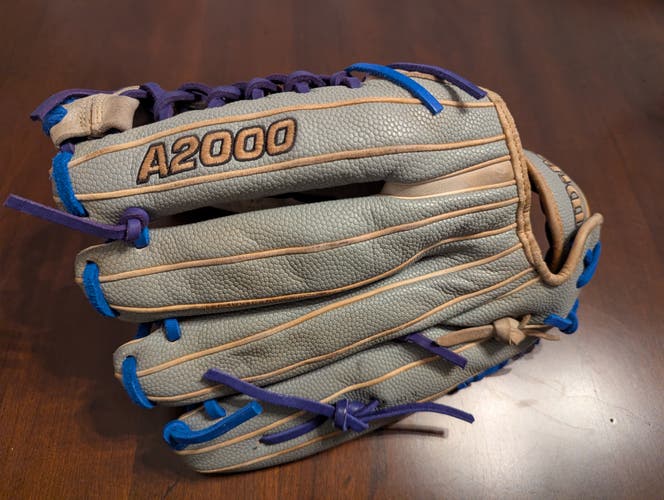 RH Wilson Outfield A2000 Softball Glove 12.5" (Used)