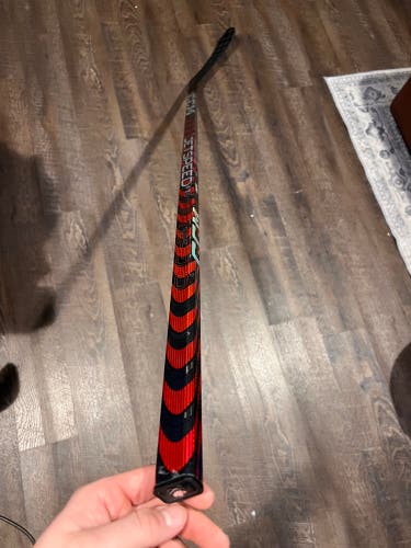 Senior CCM JetSpeed FT5 Pro Right Handed Hockey Stick P28 85 Flex (New)
