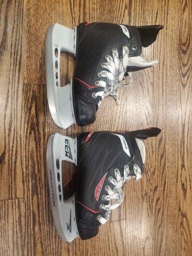 CCM RBZ 40 Hockey Skates Size Junior 1 (Used)