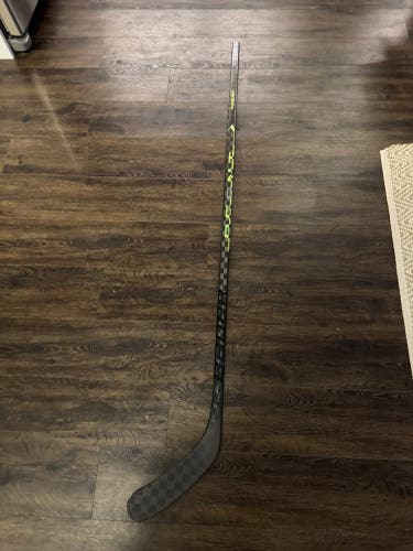 Alex Pietroangelo Bauer AG5NT Right Handed Hockey Stick Mid Pattern 95 Flex (New)