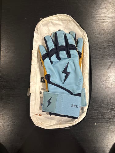 Adult Small Bruce bolt long cuff Batting Gloves (Used)