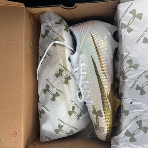 Men's Size M 12.5 (W 13.5) Adult Under Armour Blur Low Top (New)