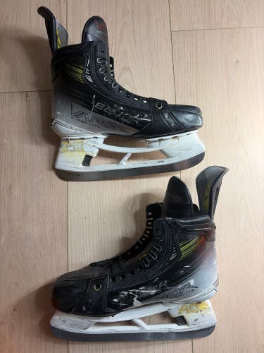 2023 Bauer Vapor Hyperlite 2 Hockey Skates Regular Width 8 (Used)