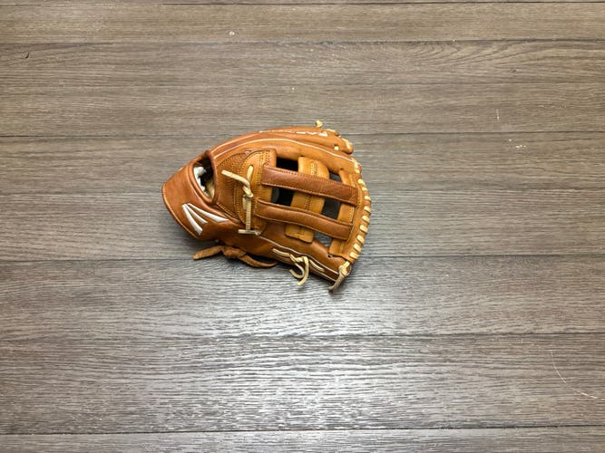 Easton Flagship 11.75" H Web