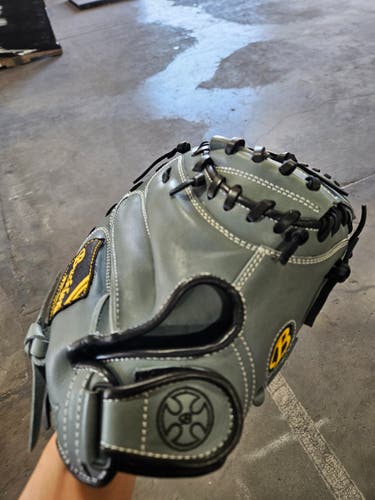 Buckler 32.5" Catcher's Mitt Gray/Black