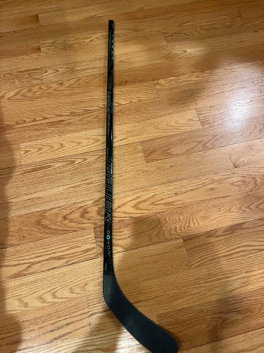 Junior Bauer Twitch Left Hand Hockey Stick P28 40 Flex (Used)