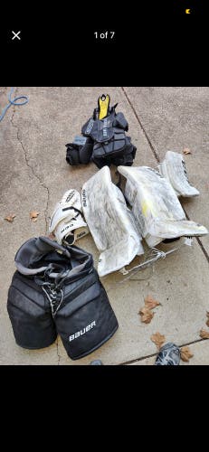 Senior Medium Bauer Supreme 2S Pro Hockey Goalie Pants (Used)