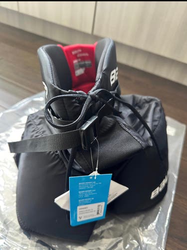 Bauer Starter Kit (New) Jr Hockey Pants, Jr Shoulder Pads, 11" shin pads