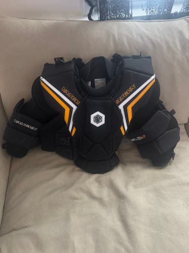Large/Extra Large Vaughn SLR4 Goalie Chest Protector (Used)