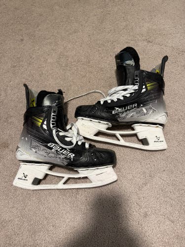 2023 Bauer Vapor Hyperlite 2 Hockey Skates Narrow Width Pro Stock 10 (Used)