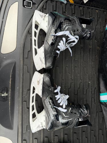 2022 Bauer Supreme Mach Hockey Skates Extra Wide Width 6.5 (Used)