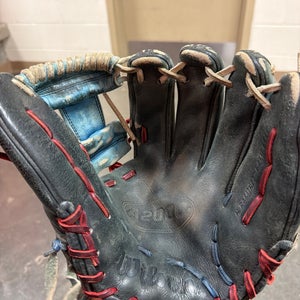 Wilson A2000 RH Baseball Glove 11.75" (Used)
