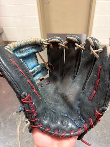 Wilson A2000 RH Baseball Glove 11.75" (Used)