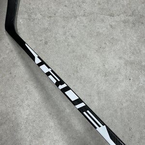 75 Flex Custom P88 Senior True XC9 Right Hand Hockey Stick Pro Stock (New)