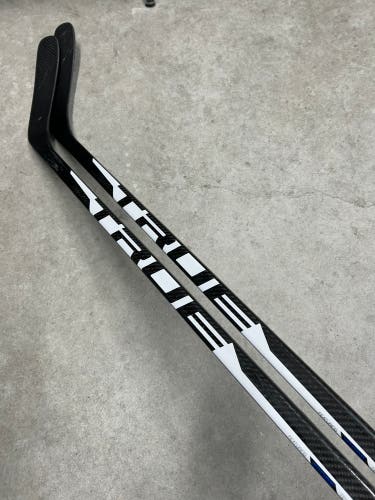 2 Pack 95 Flex Custom P88 Senior True XC9 Right Hand Hockey Stick Pro Stock (New)
