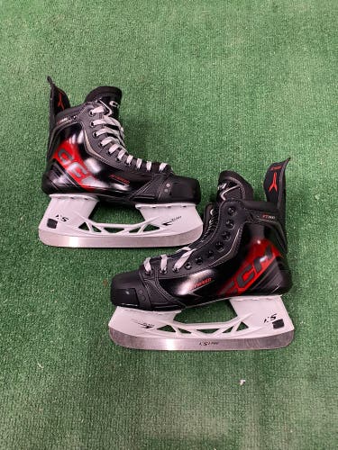 Senior CCM JetSpeed FT880 Hockey Skates Regular Width 8.5 (New)
