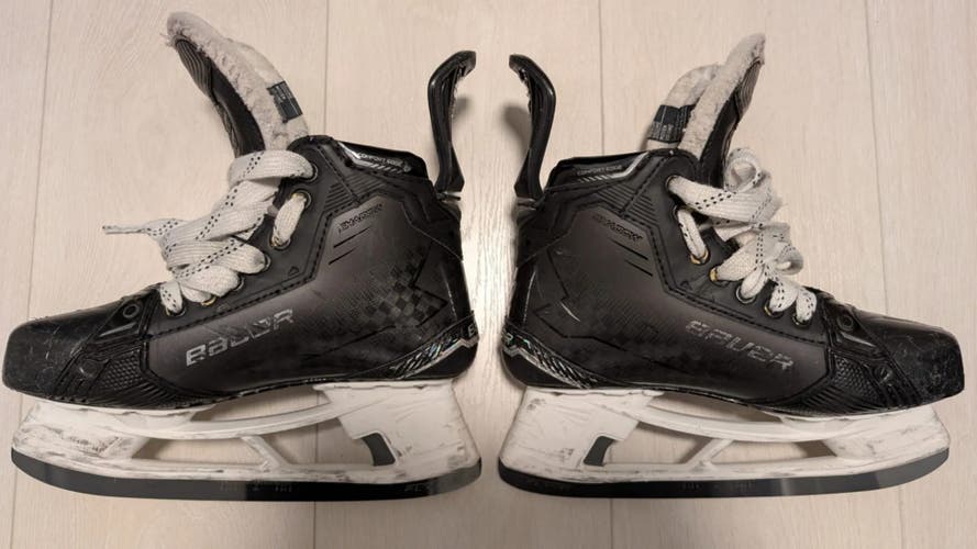 Bauer Supreme Shadow Skates Size 5.5 Fit2 (Used)