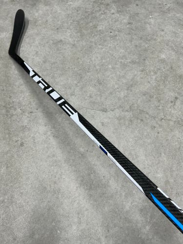 75 Flex Custom P28 Senior True XC9 Right Hand Hockey Stick Pro Stock (New)