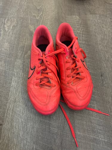 Pink Kids 4.5Y (Big Kids / Youth) Nike Tiempo Legend 9 Elite Cleats (Used)