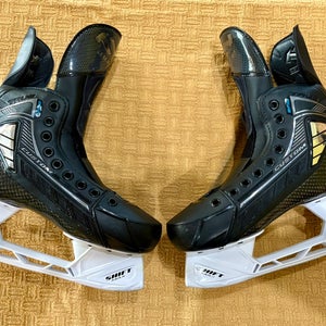 Near MINT CONDITION 2025 True Pro Custom Hockey Skates Regular Width Pro Stock Size 6.5 (Used)