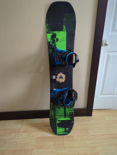 135cm Burton Radius board with Burton bindings size Small fit 5-7.