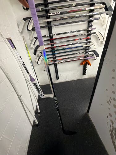 Senior Bauer Nexus Sync Right Handed Hockey Stick P28 77 Flex Pro Stock (Used)