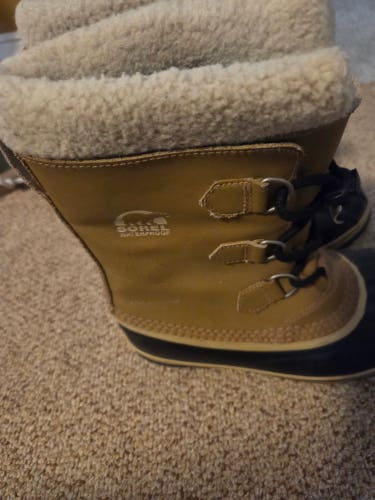 Sorel Unisex 5Y Caribou Boots (Used)
