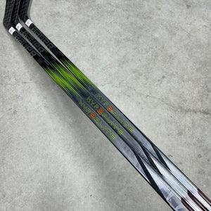 3 Pack 87 Flex P28 Senior Bauer Vapor Hyperlite2 Right Hand Hockey Stick (New) Pro Stock