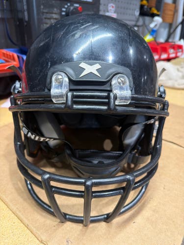 USED XENITH X2E+ YOUTH FOOTBALL HELMET - MEDIUM - BLACK