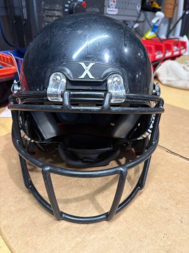 USED XENITH X2E+ YOUTH FOOTBALL HELMET - MEDIUM - BLACK