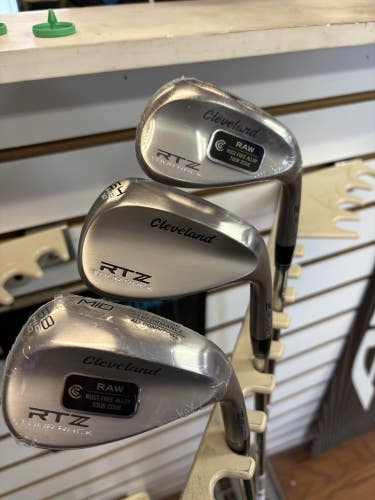 New Cleveland RTZ Tour Rack Wedge Set 52 , 56 , 60 Dynamic Gold Tour Issue S400